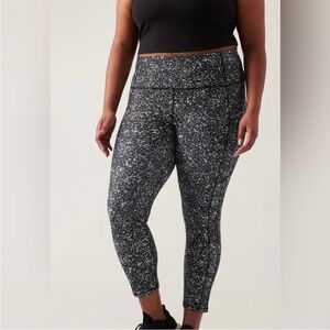 Athleta women’s black ultimate stash textured 7/8 tights size small